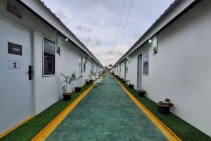 Kepala Badan Nasional Penanggulangan Bencana (BNPB) Letjen TNI Suharyanto menyerahkan 252 unit hunian sementara (huntara) kepada warga terdampak bencana hidrometeorologi di Kecamatan Ketol, Kabupaten Aceh Tengah, Provinsi Aceh, Sabtu (15/2/2026).