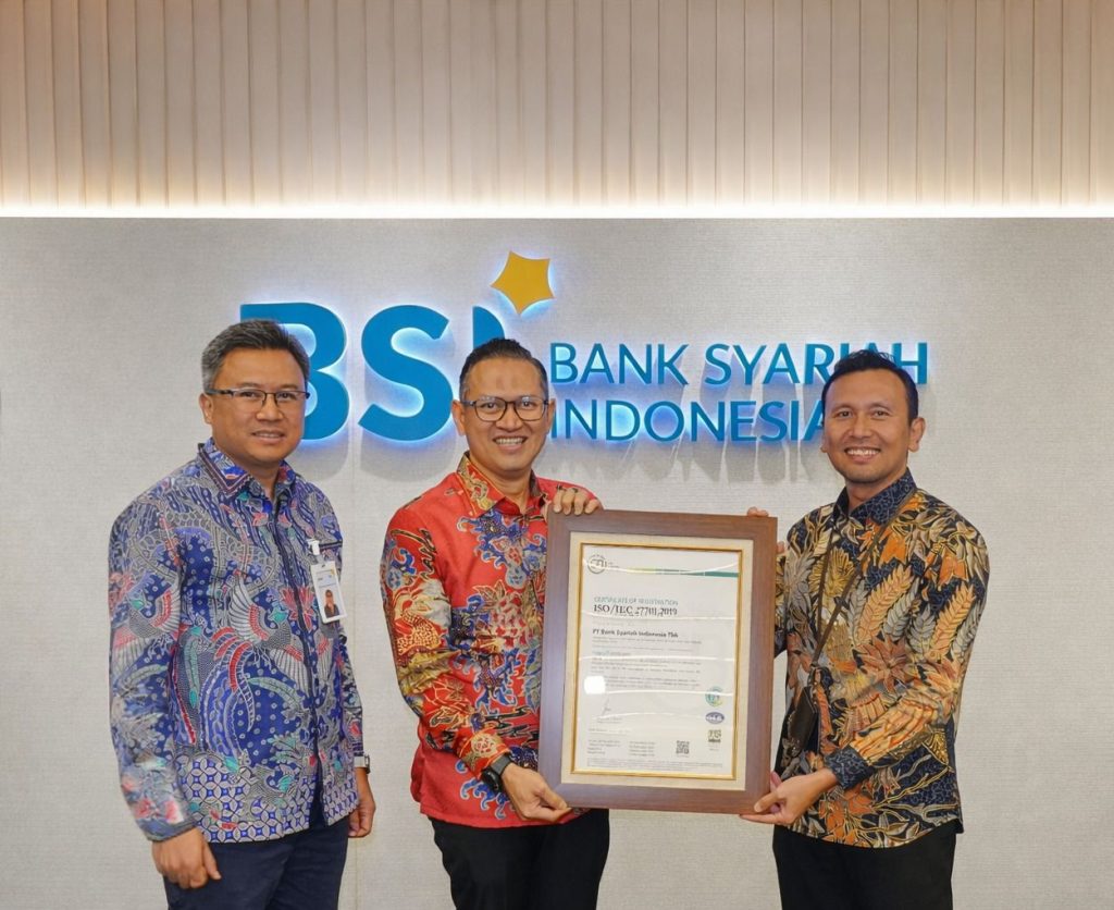 PT Bank Syariah Indonesia (Persero) Tbk (BSI) memperkuat komitmennya terhadap tata kelola dan etika digital di tengah percepatan transformasi teknologi dengan meraih sertifikasi internasional ISO 27701:2019 untuk pelindungan data pribadi nasabah.