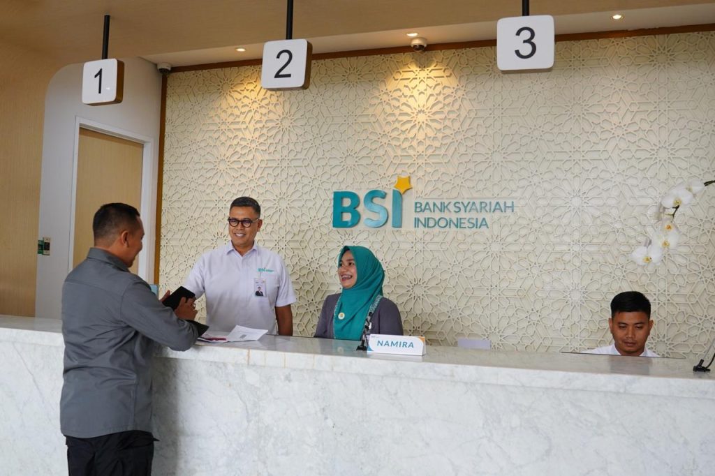 PT Bank Syariah Indonesia Tbk (BSI) menegaskan komitmennya untuk memperkuat transformasi digital yang aman, mudah, dan inklusif. Langkah ini diambil guna meningkatkan pengalaman nasabah (customer experience) sekaligus mendorong keberlanjutan layanan keuangan berbasis prinsip syariah di seluruh Indonesia.