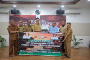 Pemerintah Kabupaten (Pemkab) Pulau Buru, Provinsi Maluku, menyalurkan bantuan sebanyak 2.000 botol minyak kayu putih untuk mendukung pemulihan kesehatan masyarakat terdampak bencana hidrometeorologi di Aceh, Selasa (21/4/2026).