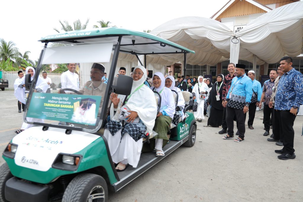 Bank Aceh Serahkan Buggy Car untuk Permudah Mobilisasi Jamaah di Asrama Haji Embarkasi Aceh
