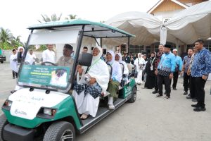 Bank Aceh Serahkan Buggy Car untuk Permudah Mobilisasi Jamaah di Asrama Haji Embarkasi Aceh
