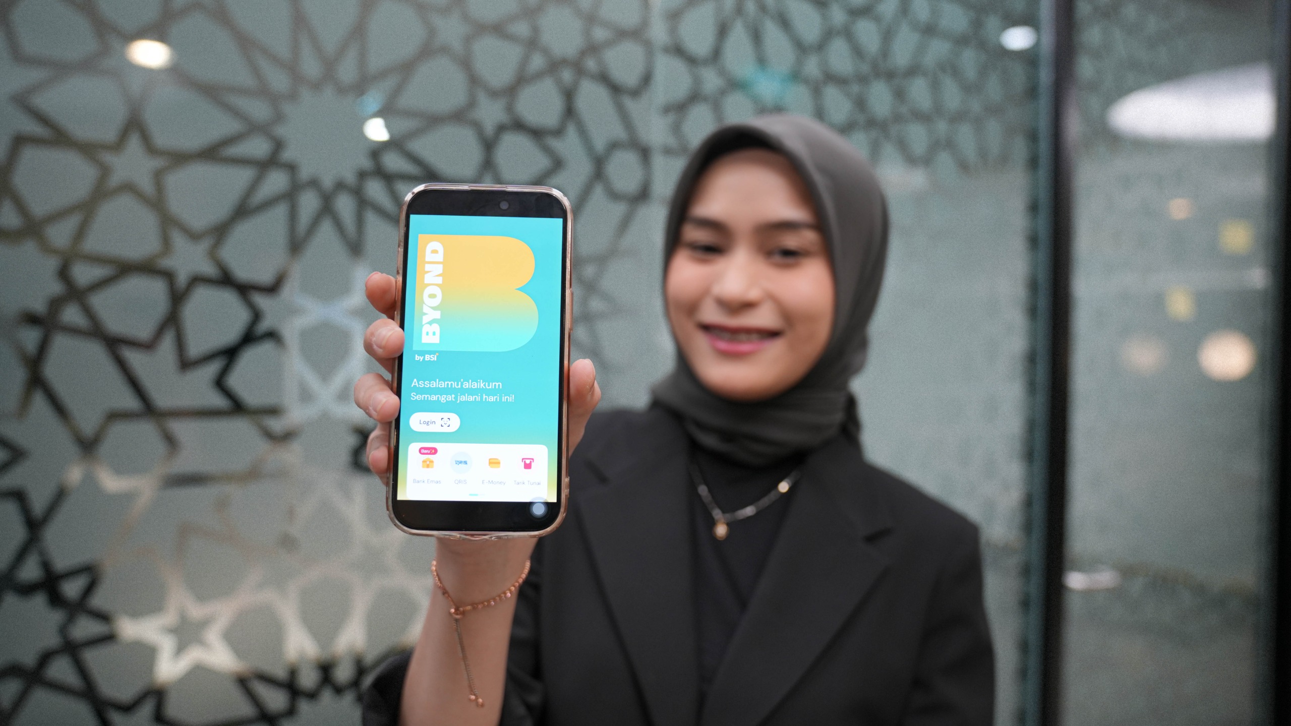 Tren cicil emas di BSI mengalami kenaikan 123,18% YoY yang didominasi gen Z dan gen Milenial sekitar 61,5% dari keseluruhan nasabah cicil emas.