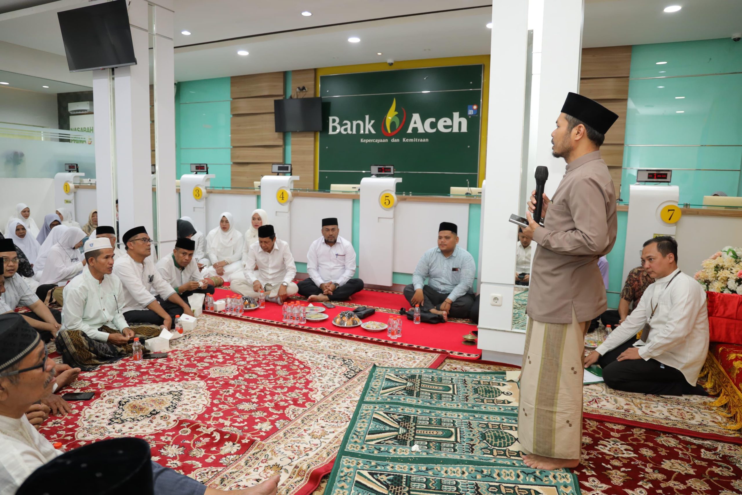 Sebanyak 1.624 jamaah calon haji yang dilayani terdiri dari 706 pria dan 918 wanita yang melakukan penyetoran biaya haji melalui Bank Aceh. Seluruh jamaah tersebut mendapatkan layanan dan pendampingan melalui jaringan Bank Aceh yang tersebar di 25 kantor cabang, mulai dari Sabang hingga Jakarta.