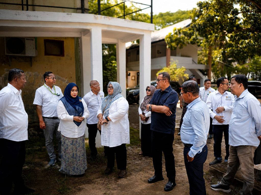 Kedatangan Irmawan ke kampus jantong hate rakyat Aceh tersebut diterima langsung oleh Rektor Prof Mirza Tabrani SE, MBA, DBA dan Ketua Senat Akademik Universitas (SAU) USK Prof. Dr. Ir. Abubakar MS, serta beberapa pejabat dekanat Fakultas Pertanian.