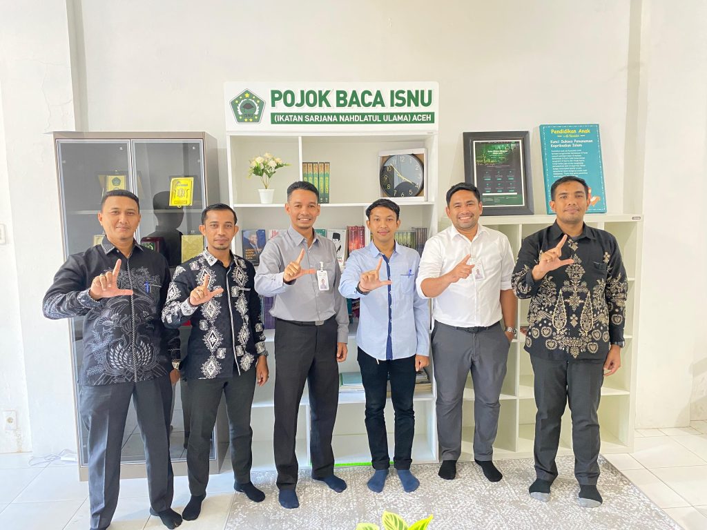 Pengurus Wilayah Ikatan Sarjana Nahdlatul Ulama (PW ISNU) Aceh menerima bantuan 10 titik Pojok Baca dari BSI Maslahat