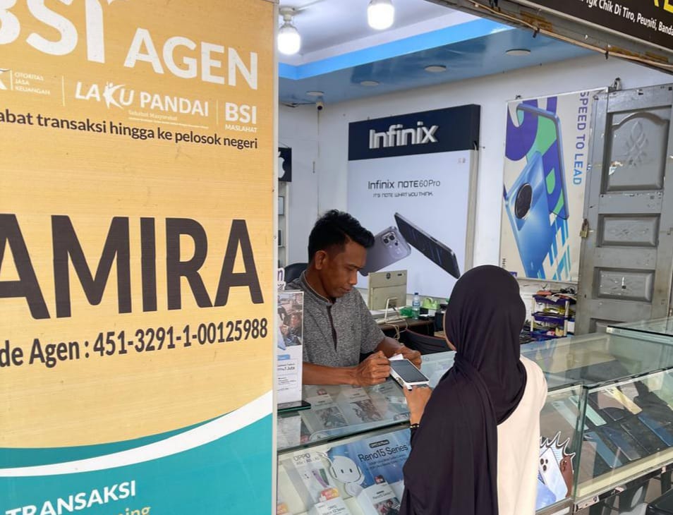 Hingga Mei 2026, jaringan BSI Agen mencapai lebih dari 130 ribu agen di seluruh Indonesia. Agen layanan laku pandai yang dimiliki BSI ini menjadi perpanjangan dalam melayani nasabah yang tidak terjangkau oleh kantor fisik BSI baik di tingkat kabupaten maupun kelurahan.
