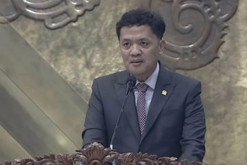 Komisi III DPR RI menegaskan Rancangan Undang-Undang (RUU) tentang Perampasan Aset ditargetkan rampung dan disahkan pada Desember 2026. Kepastian jadwal tersebut disampaikan dalam Rapat Paripurna Ke-3 Masa Persidangan I Tahun Sidang 2026–2027 di Kompleks Parlemen, Jakarta, Kamis.