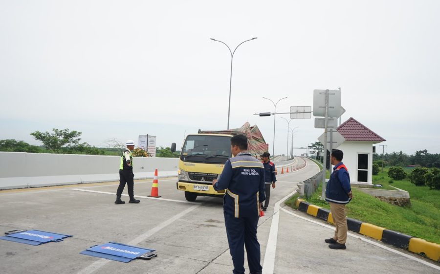 Kendaraan yang Over Dimension Over Loading (ODOL) masih menjadi salah satu tantangan dalam penyelenggaraan jalan tol karena berpotensi meningkatkan risiko kecelakaan serta berdampak terhadap keberlanjutan kualitas layanan infrastruktur jalan tol.