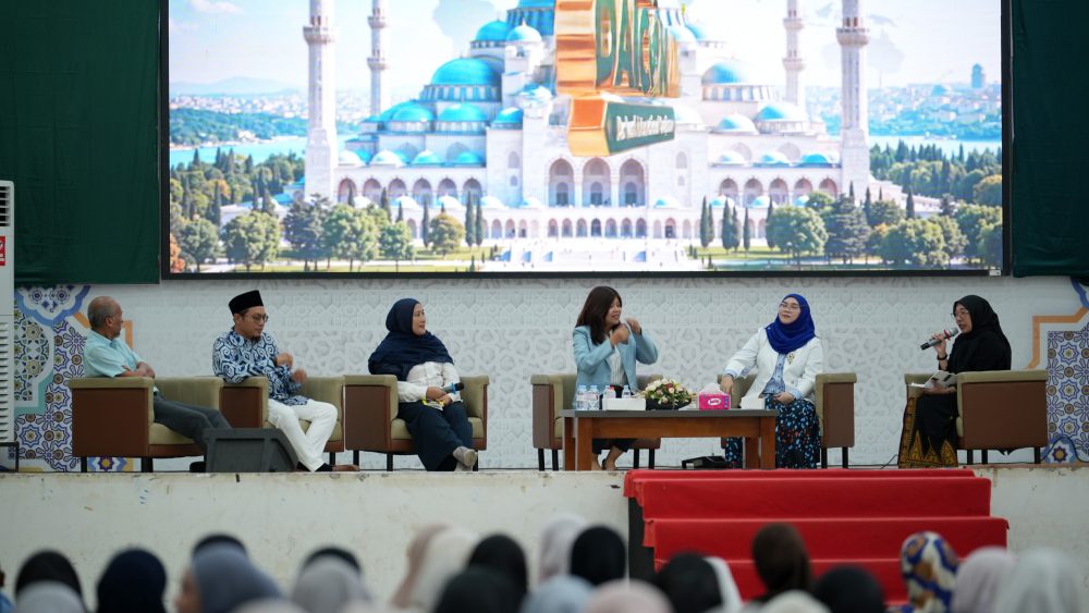 Dakwah International Conference (DAICON) ke IV, forum ilmiah ini bertajuk 'Mental Health, Spirituality, and Community Resilience'. Kegiatan tersebut berlangsung di Auditorium Prof Ali Hasjmy, Kamis (22/10/2026).