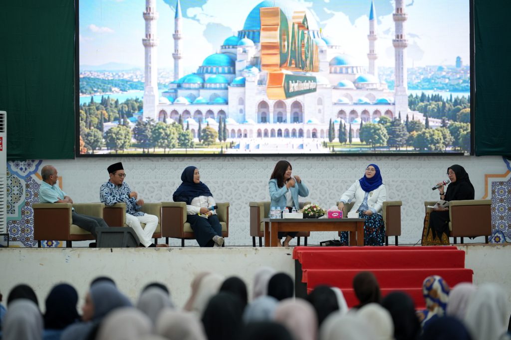 Dakwah International Conference (DAICON) ke IV, forum ilmiah ini bertajuk 'Mental Health, Spirituality, and Community Resilience'. Kegiatan tersebut berlangsung di Auditorium Prof Ali Hasjmy, Kamis (22/10/2026).